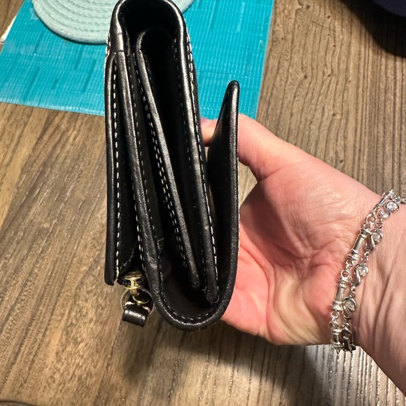 Coach Jacard snap wallet very nice condition - Picture 3 of 8